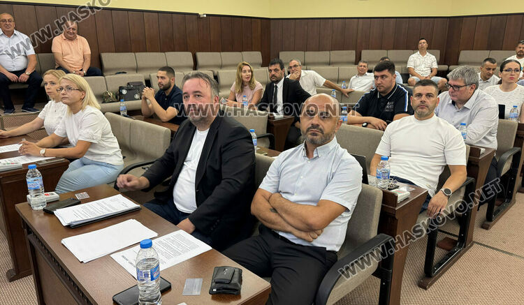 Решено: Увеличиха заплатите на кметовете в селата на община Хасково