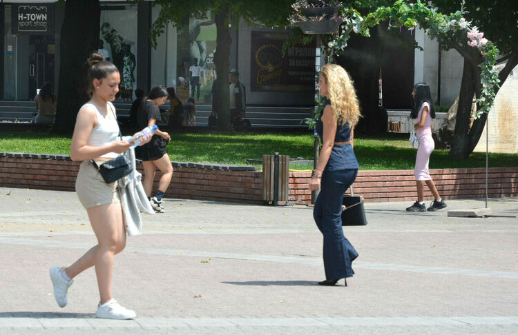 Жегата продължава, градусите ще са между 35 и 40 в цялата страна
