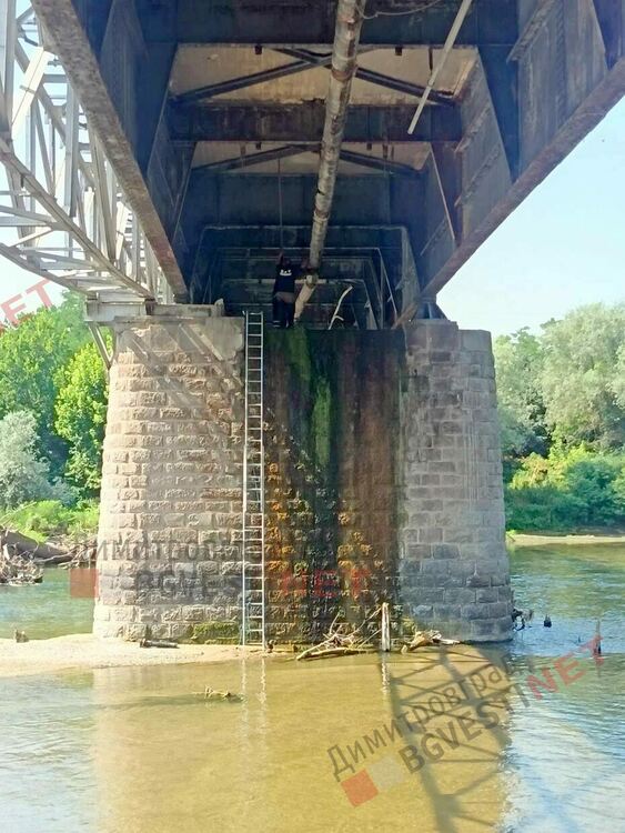 ВиК отстрани дългогодишен теч на питейна вода в река Марица