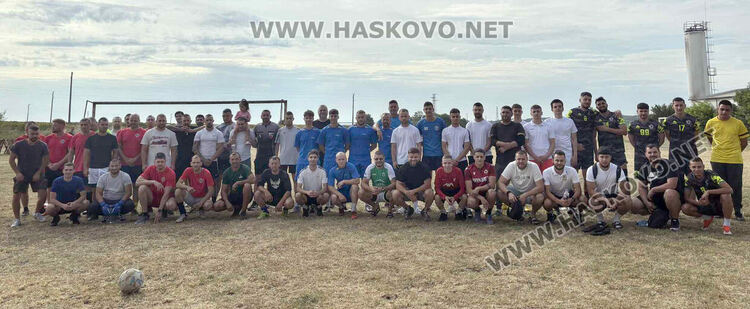 10 футболни отбора стартираха в благотворителния турнир в Конуш