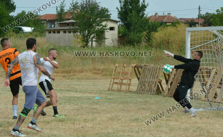 10 футболни отбора стартираха в благотворителния турнир в Конуш