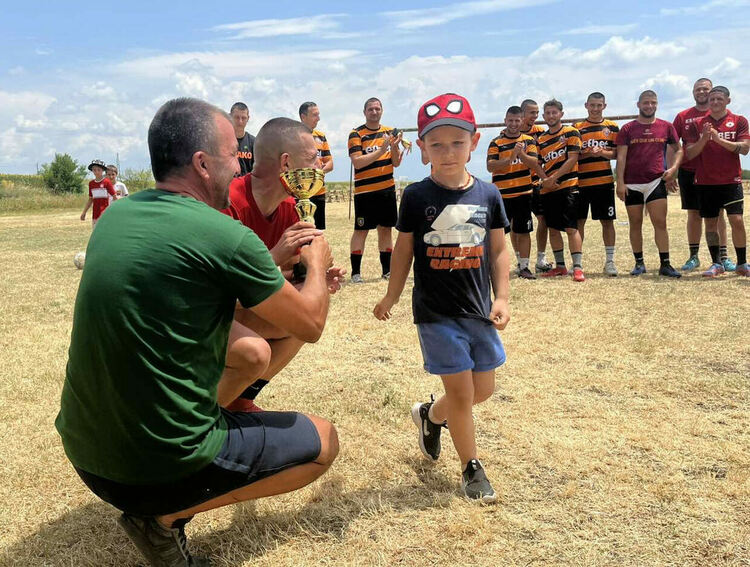 Футболистите на „Торнадо“ спечелиха благотворителен турнир