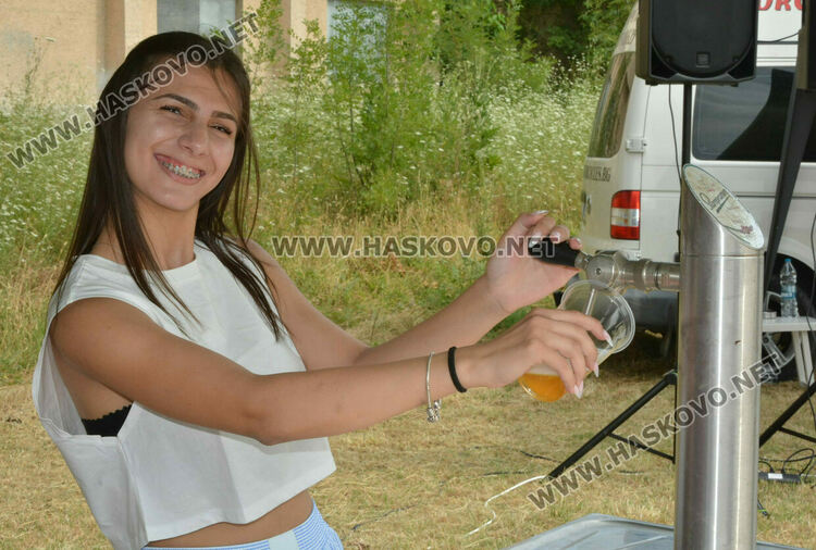 10 футболни отбора стартираха в благотворителния турнир в Конуш