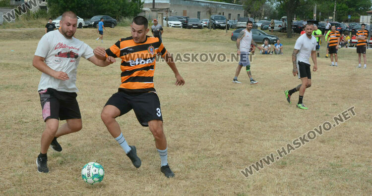 10 футболни отбора стартираха в благотворителния турнир в Конуш