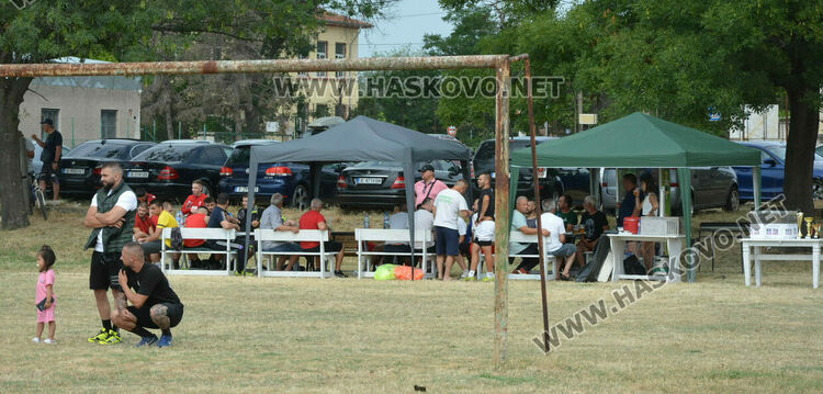 10 футболни отбора стартираха в благотворителния турнир в Конуш