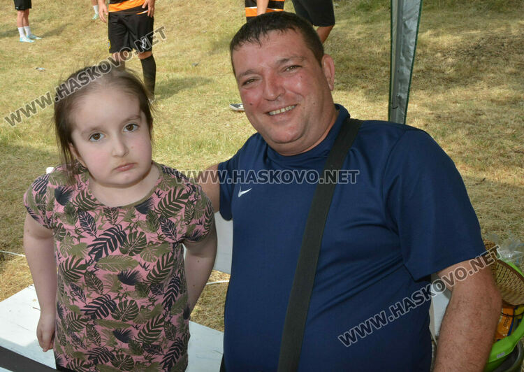 10 футболни отбора стартираха в благотворителния турнир в Конуш