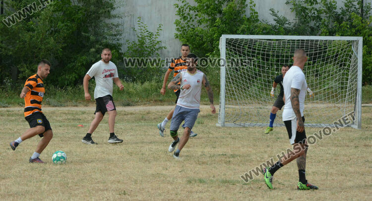 10 футболни отбора стартираха в благотворителния турнир в Конуш