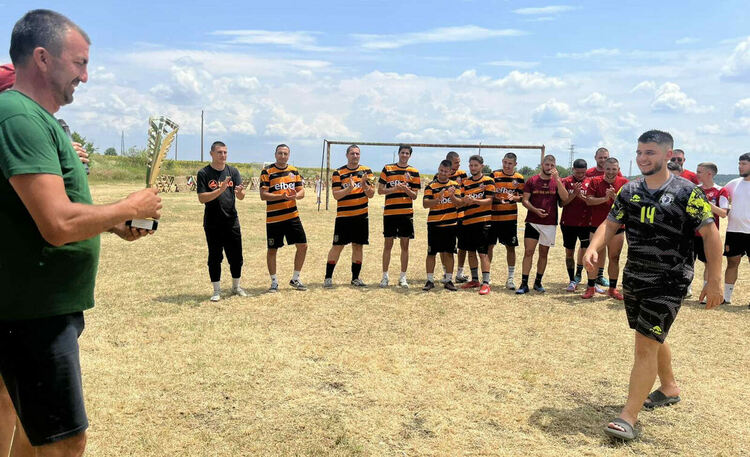 Футболистите на „Торнадо“ спечелиха благотворителен турнир