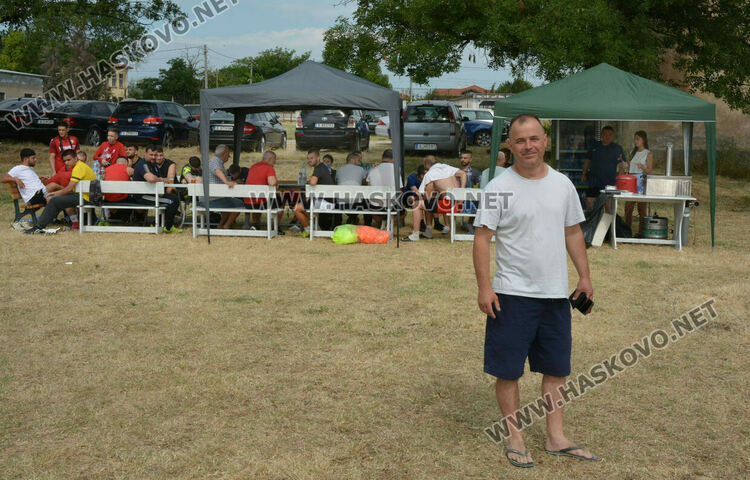 10 футболни отбора стартираха в благотворителния турнир в Конуш