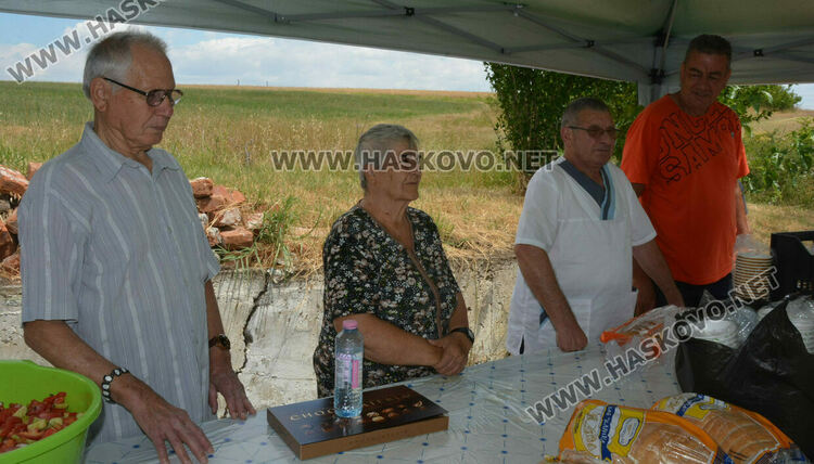 Два казана курбан за Петровден в Конуш