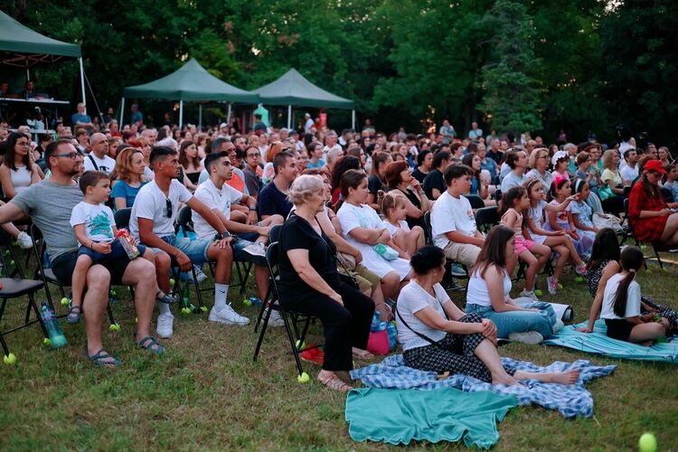 Чехов и концерт на Академичен народен хор за финал на „Сцена на края на града“ тази вечер