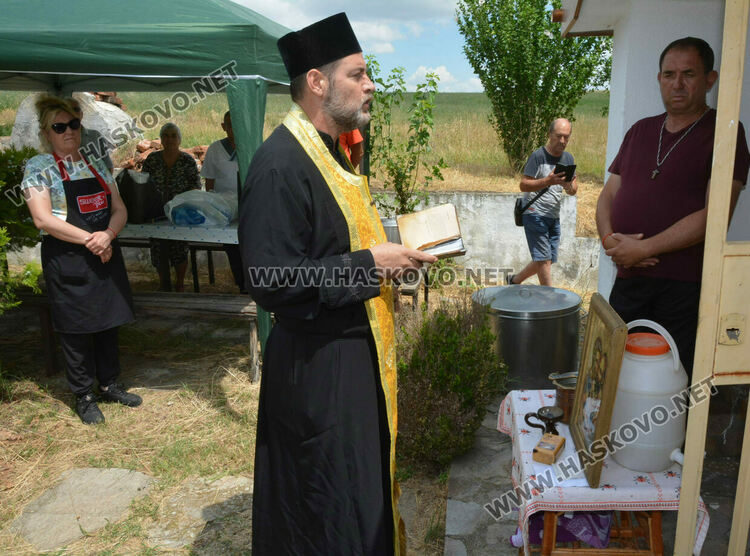 Два казана курбан за Петровден в Конуш