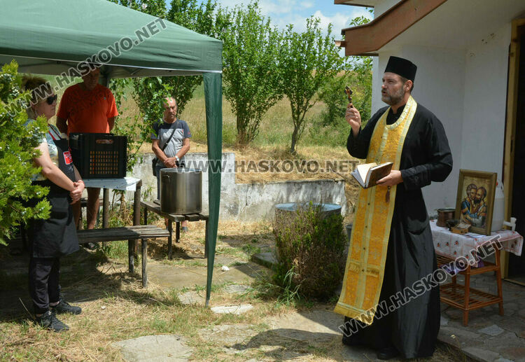 Два казана курбан за Петровден в Конуш