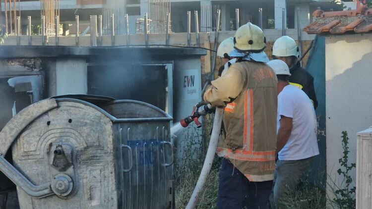 Горя трафопост на ул. „Липа“ в квартал „Куба“ в Хасково