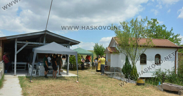 Два казана курбан за Петровден в Конуш