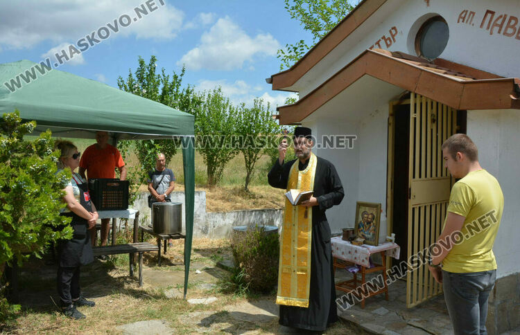 Два казана курбан за Петровден в Конуш