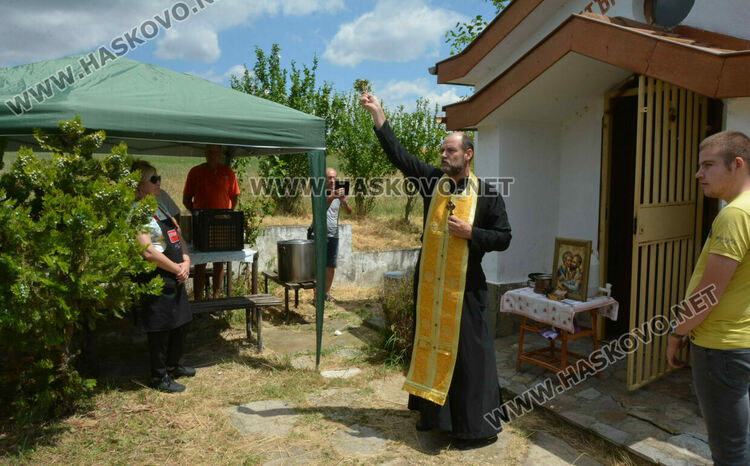 Два казана курбан за Петровден в Конуш