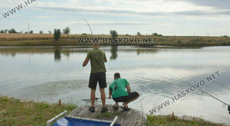 Шарани по три килограма удрят на язовира край Конуш