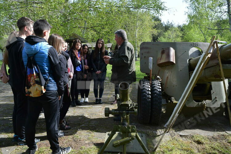 Полк.Ерол Алиевич:Сложната международна обстановка налага спешно въвеждане на военно обучение,да възстановим ученическия лагер при Широко поле!