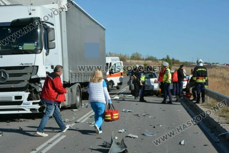 Заловиха двама пияни чужденци зад волана на тирове 
