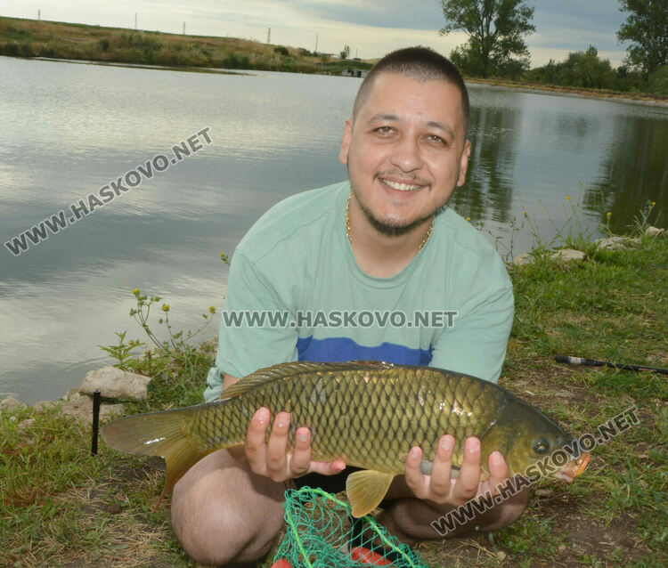 Шарани по три килограма удрят на язовира край Конуш