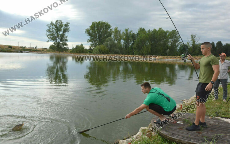 Шарани по три килограма удрят на язовира край Конуш