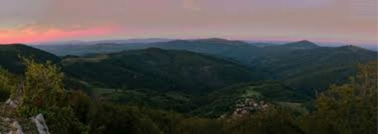 Изпращане на залеза в най-западната част на страната организират тази събота в трънското село Ерул