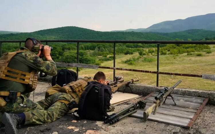 Част от съвместното учение, включващо и снайперисти
