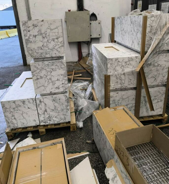 Откриха 2 141 600 контрабандни цигари в тир с мебели и текстил