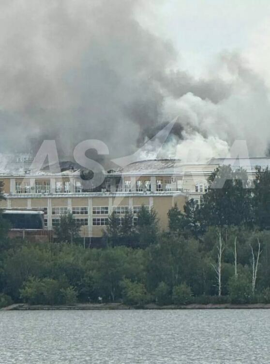 Горящият завод „Купол“, който произвежда зенитно-ракетни комплекси