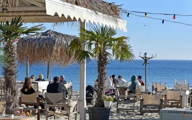 Данъчни инспектори вече проверяват цените в морските курорти