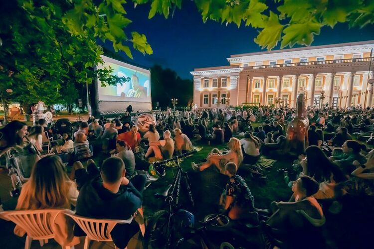 „Кино под звездите“