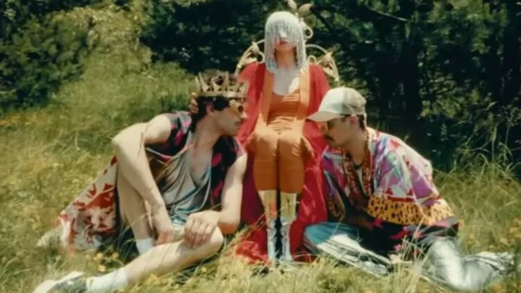 Руши пусна видео към своя песен