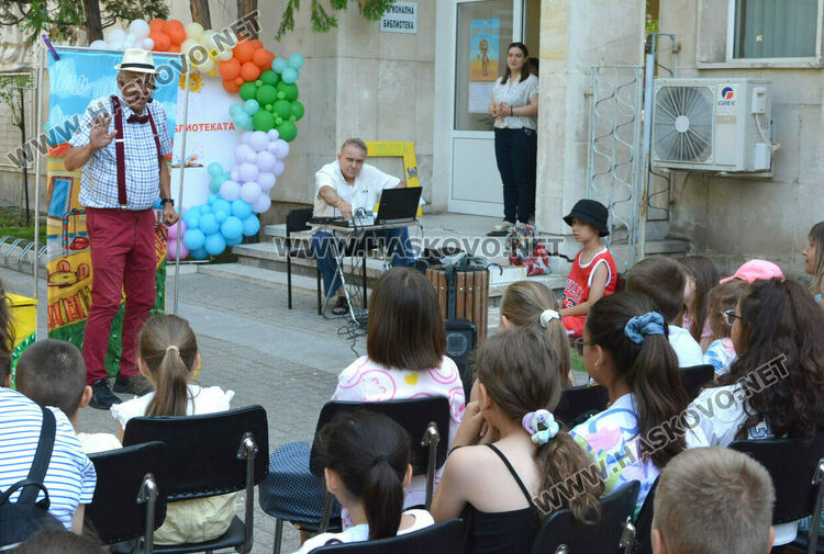 Със спектакъла на Янко Митев „Джаф и пустинята“ започна „Лято в библиотеката 2025“ 