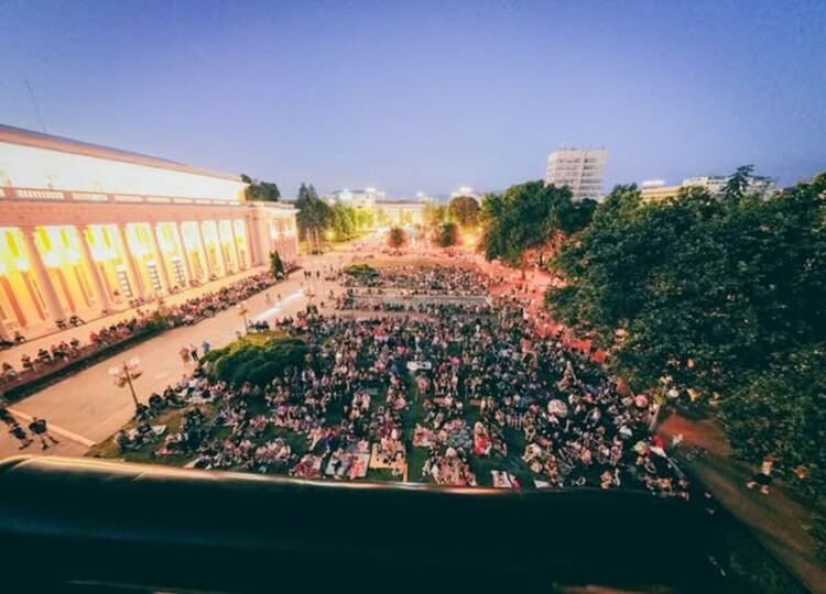 „Кино под звездите“