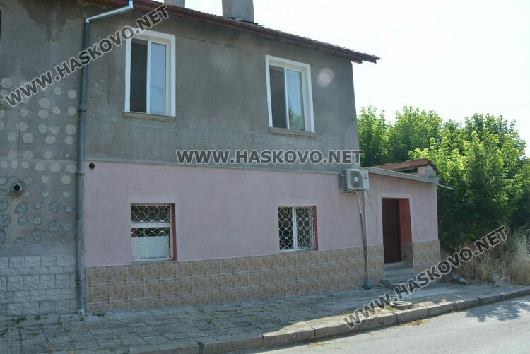 Съседи се жалват от рушаща се къща – паметник на културата