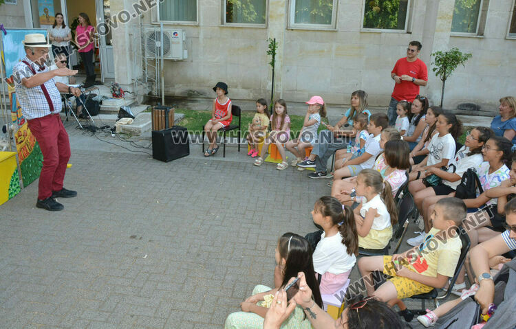 Със спектакъла на Янко Митев „Джаф и пустинята“ започна „Лято в библиотеката 2025“ 