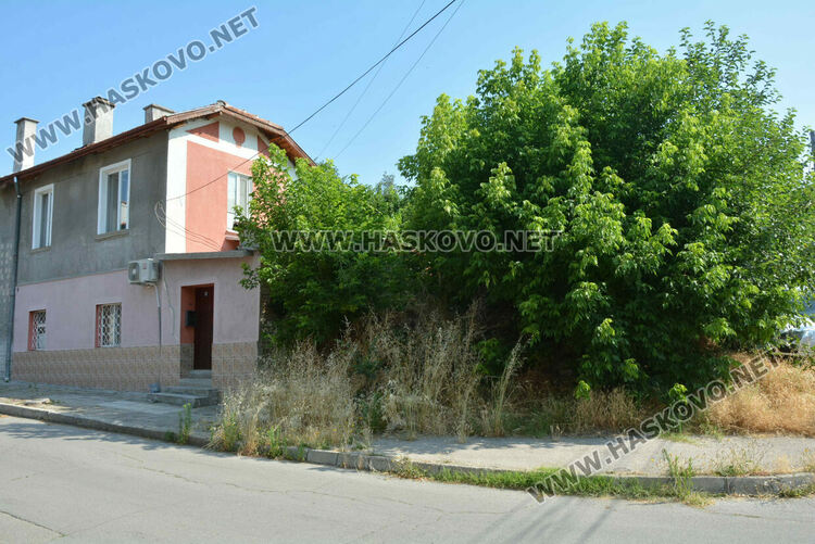 Съседи се жалват от рушаща се къща – паметник на културата