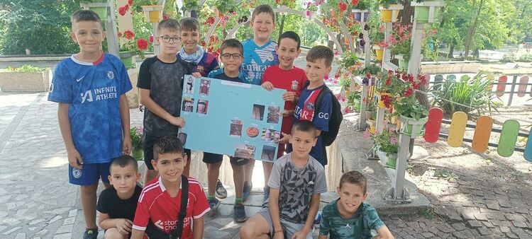 Българските традиции оживяват най-добре в детските очи и ръце