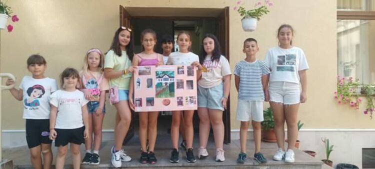 Българските традиции оживяват най-добре в детските очи и ръце