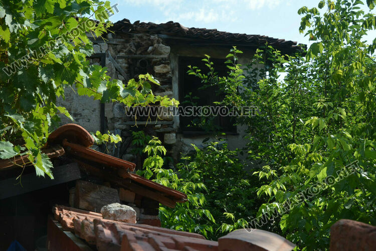 Съседи се жалват от рушаща се къща – паметник на културата