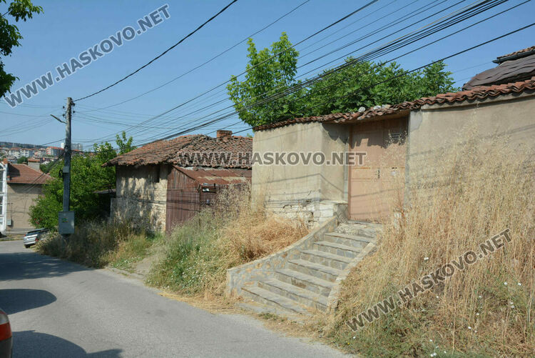 Съседи се жалват от рушаща се къща – паметник на културата