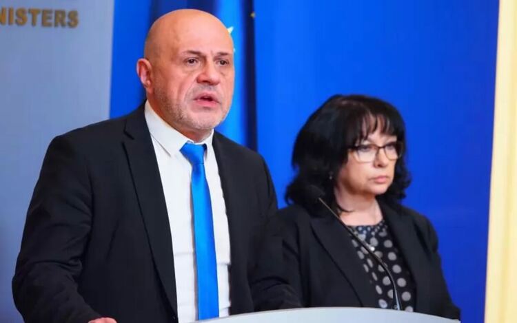 Вицепремиерът Томислав Дончев и финансовият министър Теменужка Петкова се надяват на две плащания по плана в рамките на годината.