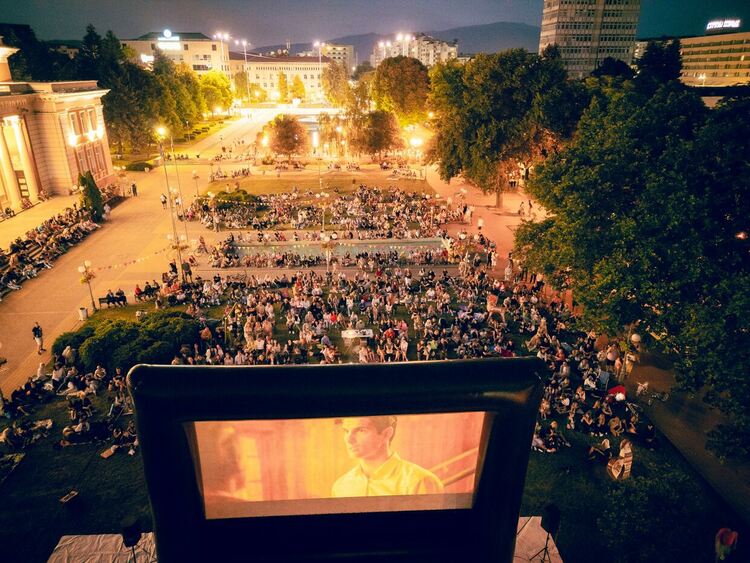 „Кино под звездите“