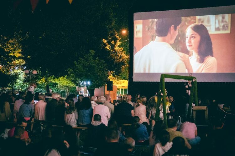 „Кино под звездите“