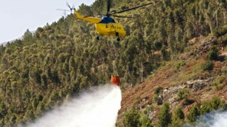 Голям пожар бушува на втория ръкав на Халкидики, евакуират жители и туристи