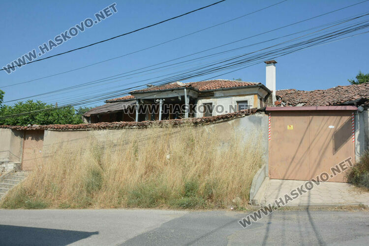 Съседи се жалват от рушаща се къща – паметник на културата