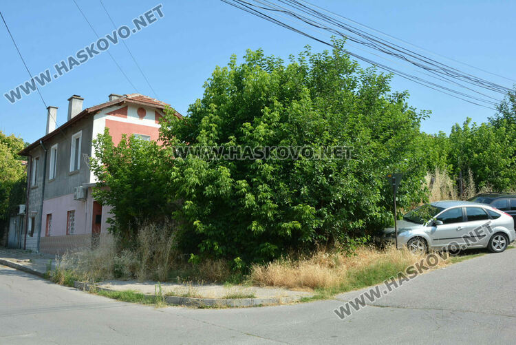 Съседи се жалват от рушаща се къща – паметник на културата