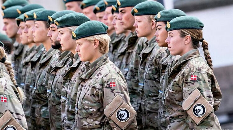 Задължителна казарма за дамите: Дания променя правилата