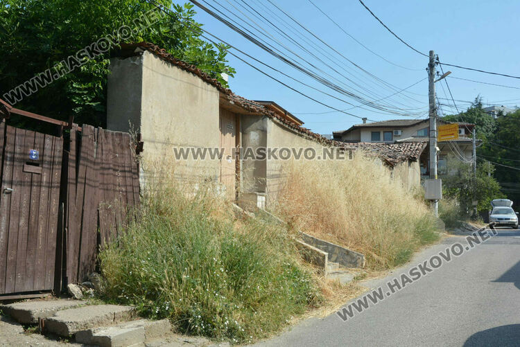 Съседи се жалват от рушаща се къща – паметник на културата